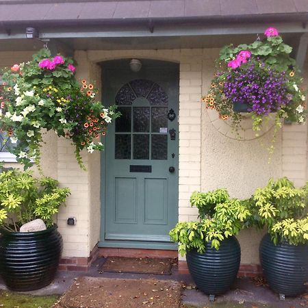 Mere Cottage B & B Alsager Exterior foto